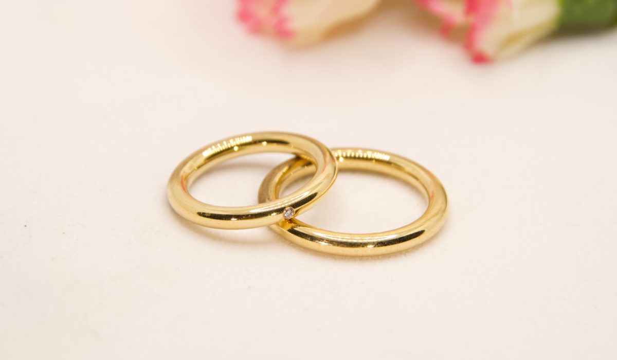 Ehering poliert mit Diamant